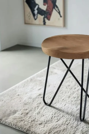 Commander Vite Tabouret en teck massif avec 3 pieds en épingle métal noir D40xH43cm TOWN
