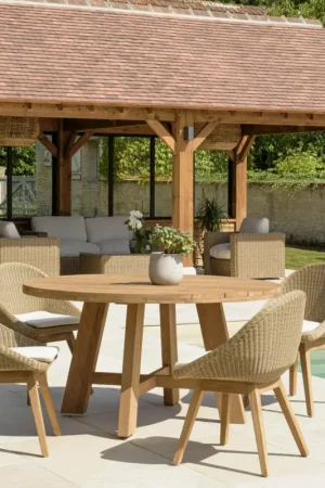 Achat Immédiat Salon de jardin teck naturel 1 table ronde 150 cm + 4 chaises arrondies résine tressée MANY