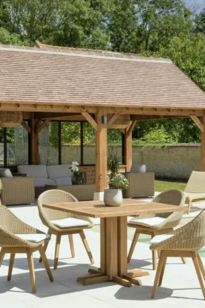 Livraison Express Salon de jardin teck naturel 1 table carrée 110 cm + 4 chaises arrondies résine tressée MANY