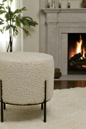 Pouf rond taupe effet fourrure avec pieds en métal noir BRUGES Prix Choc