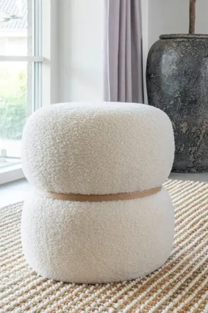 Pouf de salon blanc effet fourrure avec cerclage bois BRUGES Promotion Saisonnière