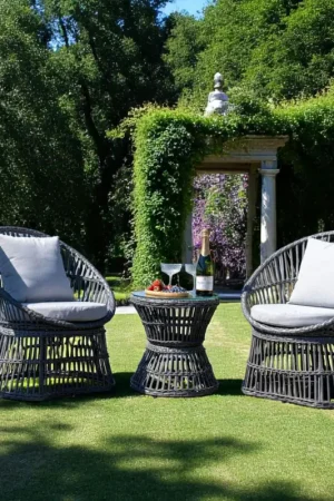 Petit Prix Salon de jardin en rotin synthétique gris (2 fauteuils et 1 petite table ronde) MENDOZA