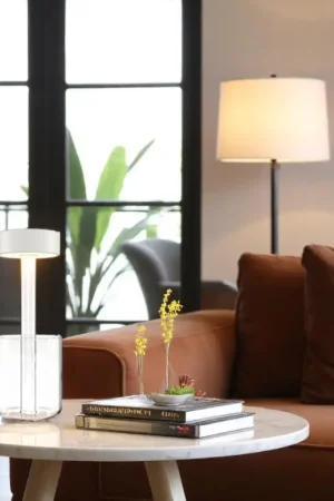 Lampe sans fil blanche avec vase en verre design ALMA Affaire À Saisir