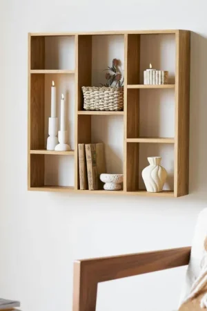 Etagère murale décorative en bois de chêne clair 8 niches VARDE Réduction