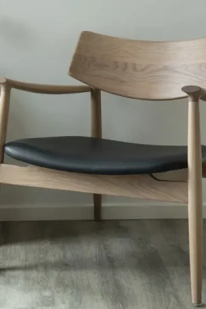 Usine Directe Chaise longue Olvera : Chêne naturel/noir avec coussin en PU