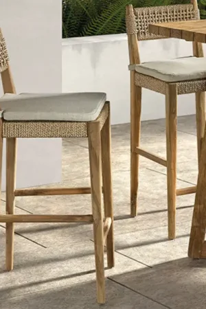 Bon Plan Tabouret de bar Minoli Gescova - Teck recyclé et résine tressée - 45x53x110cm - avec coussin écru